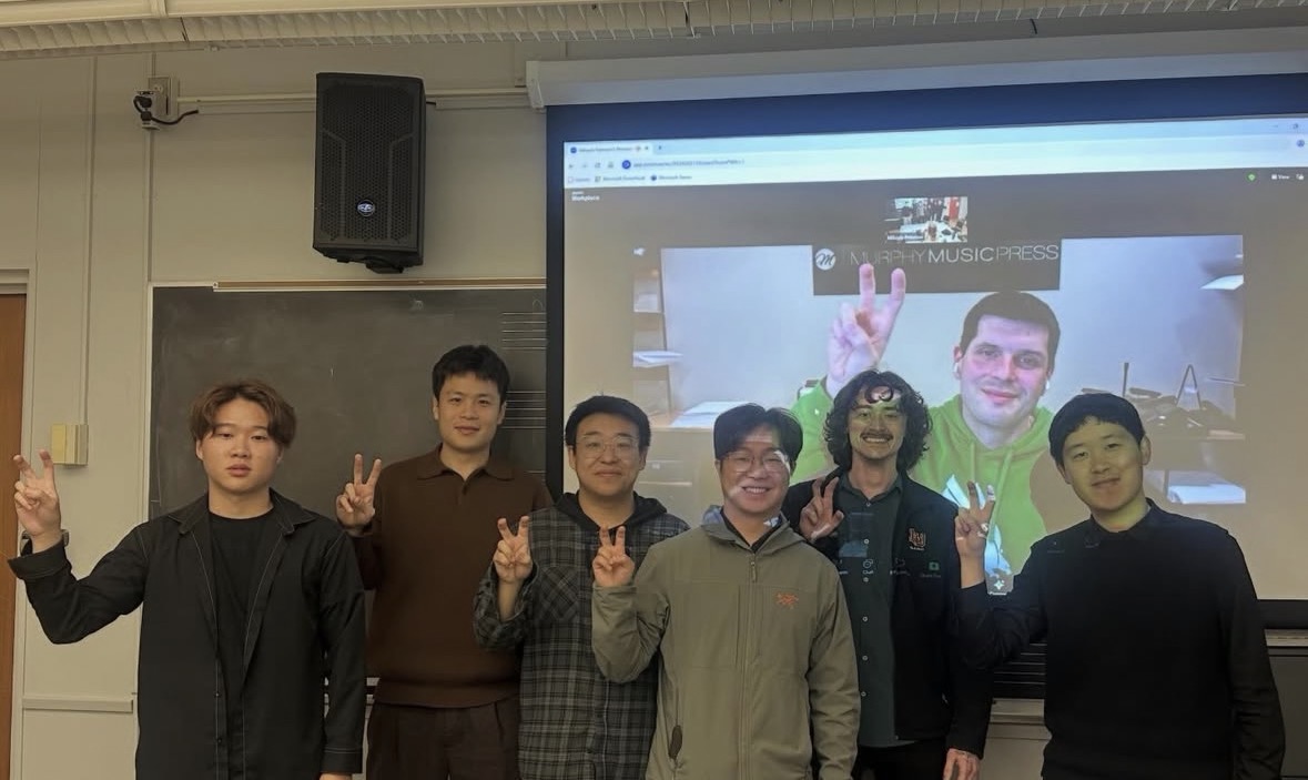 The UNT DMA Class poses for a photo with UNT alum, Dr. Sean Murphy