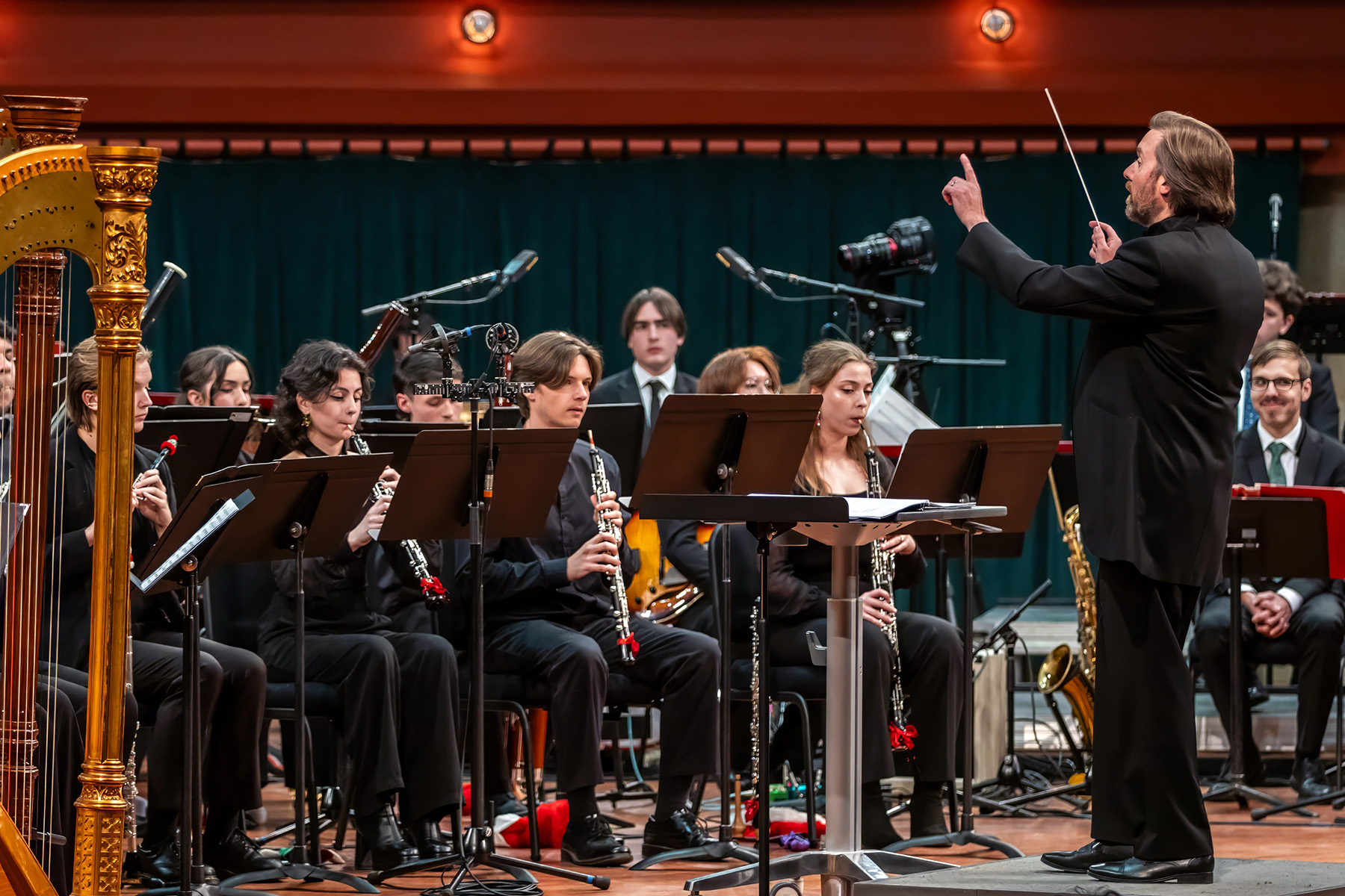Andrew Trachsel conducting at Sounds of the Holidays 2024
